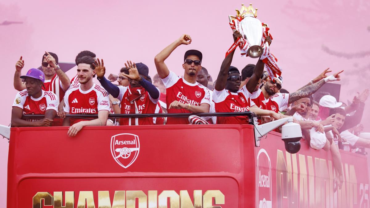 Arsenal fans turn streets red for Premier League title parade