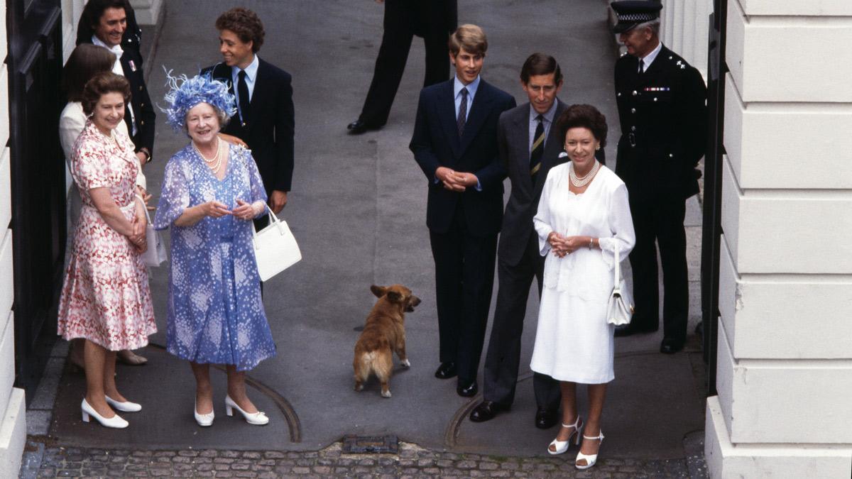 Celebrating The Queen Mother's 80th birthday at the gates of Clarence House