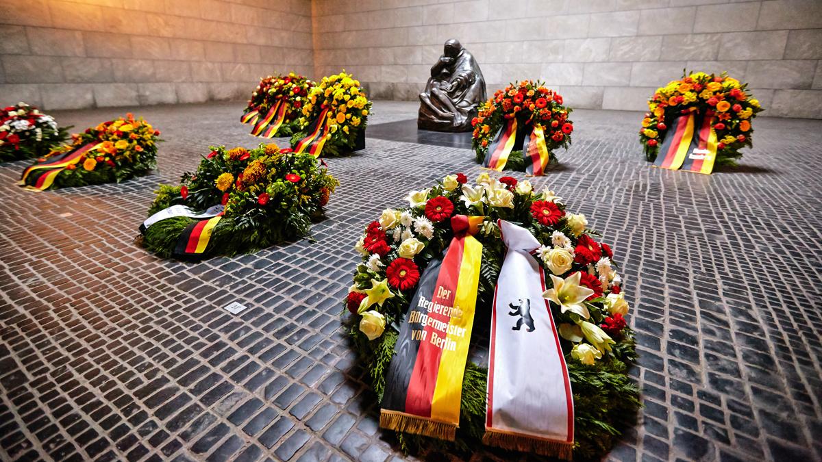 Wreaths at Neue Wache in Berlin, November 2013