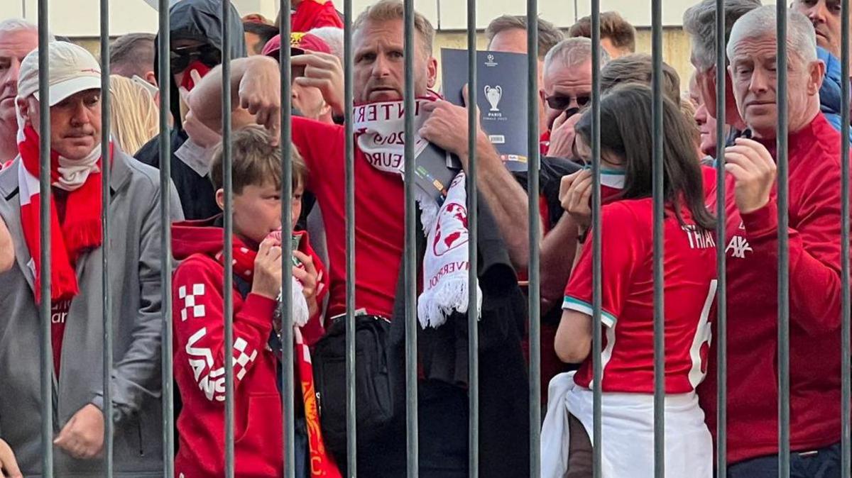 Liverpool fans locked out of the Stade de France