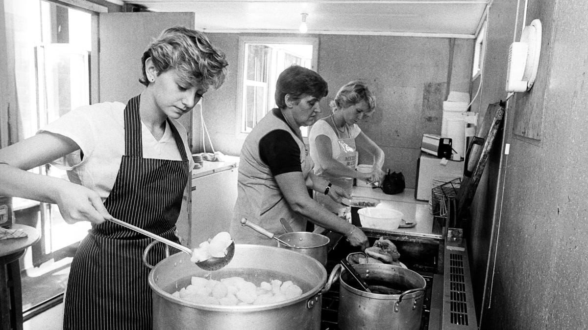 Miners wives prepare food in the Kellingley Colliery miners' welfare soup kitchen, August 1984