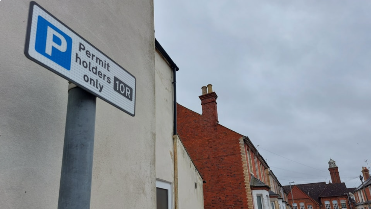 Parking sign in Reading which reads "Permit holders only"
