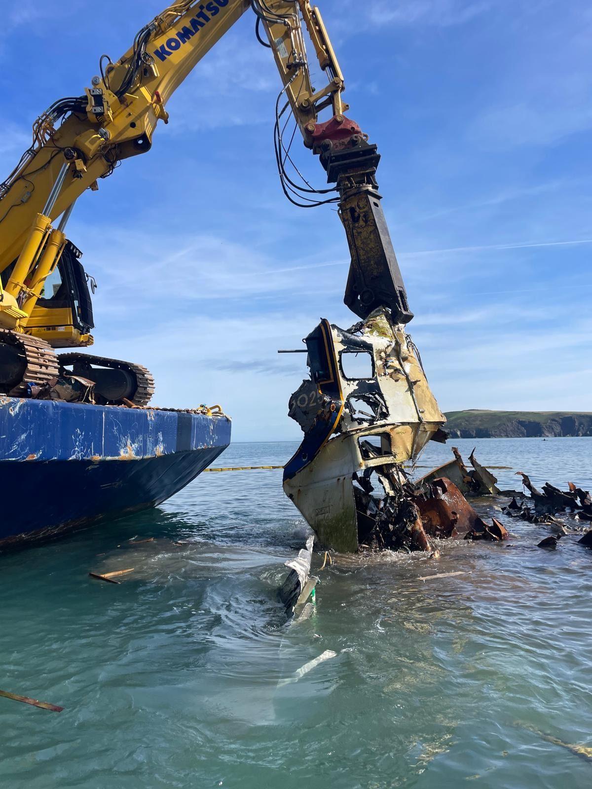 Big crane breaking ship