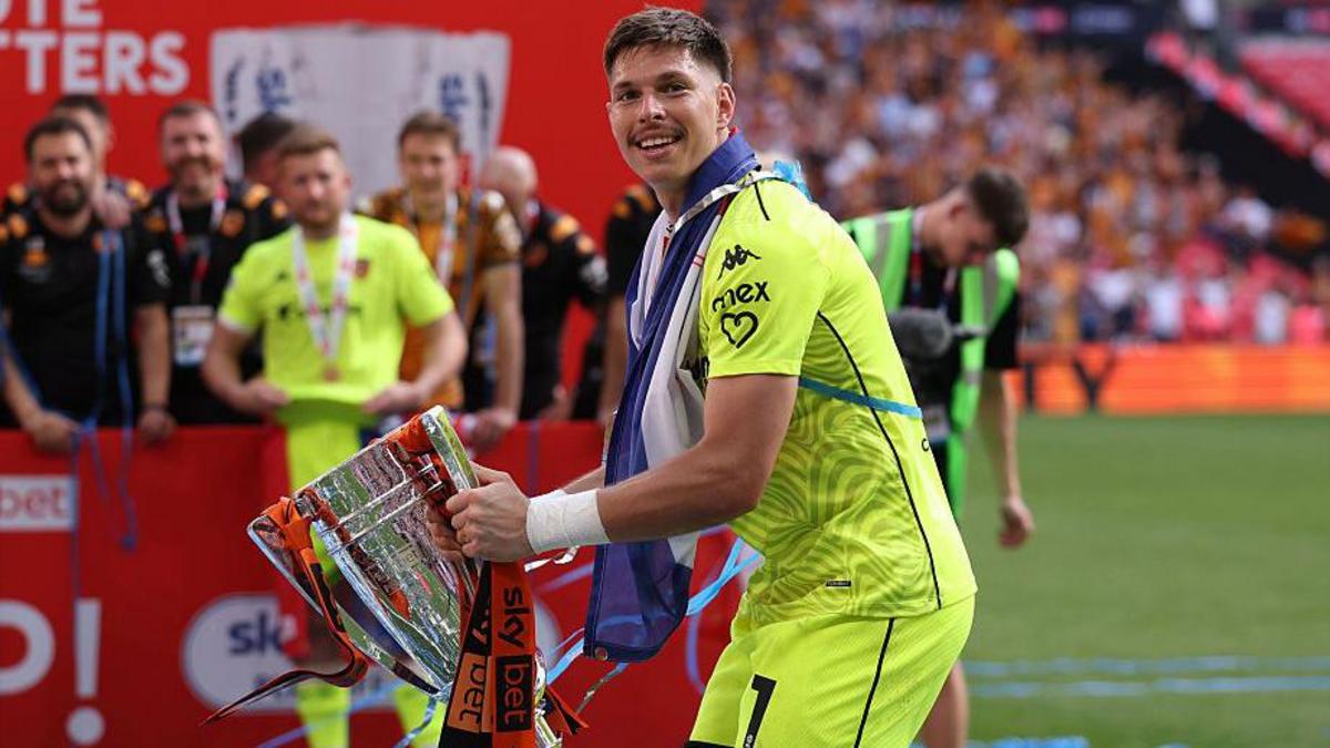 Hull sell Pandur, Shehu hours before PSR deadline