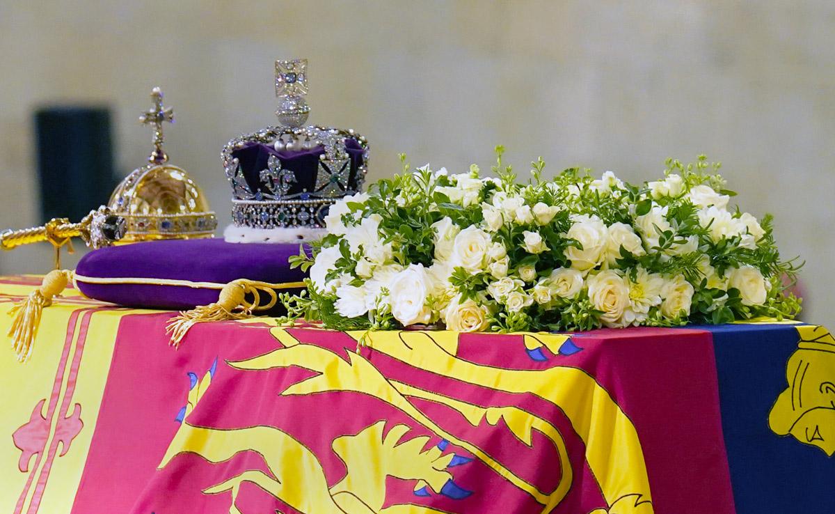 Flowers on top of the coffin in Westminster Hall