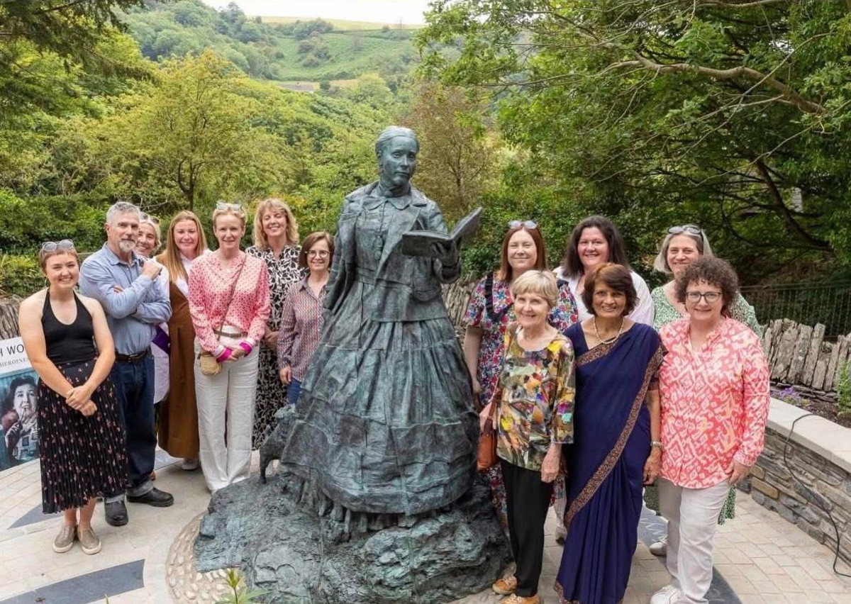 Dadorchuddio cerflun Sarah Jane Rees (Cranogwen) yn Llangrannog yn 2023