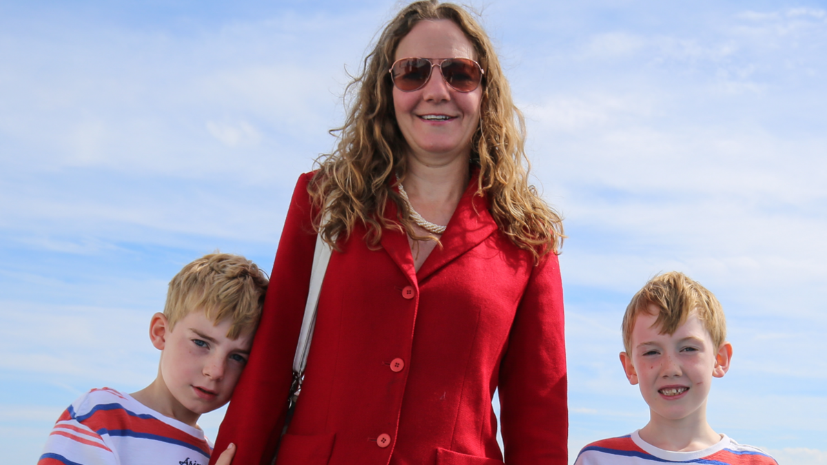 Helena de Chair and two of her sons