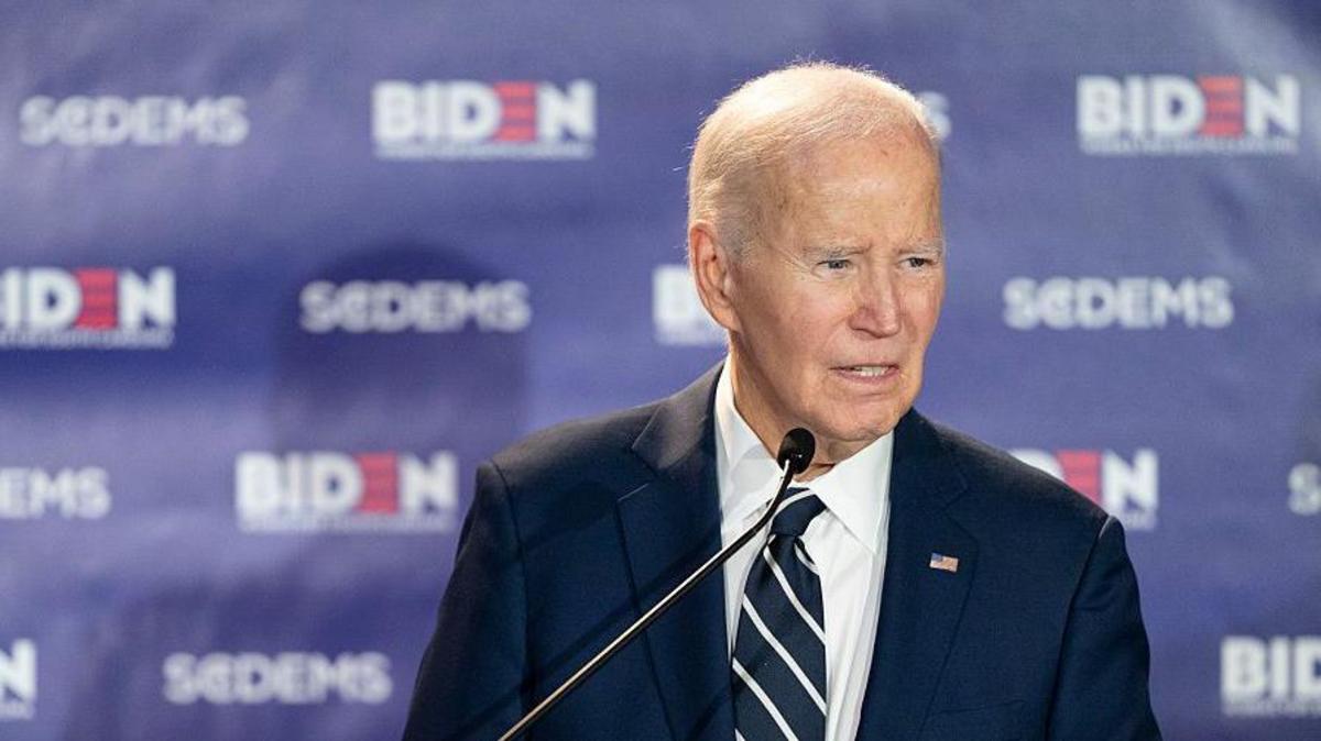 Biden Calls Trump a 'Loser' Over DC Vanity Projects