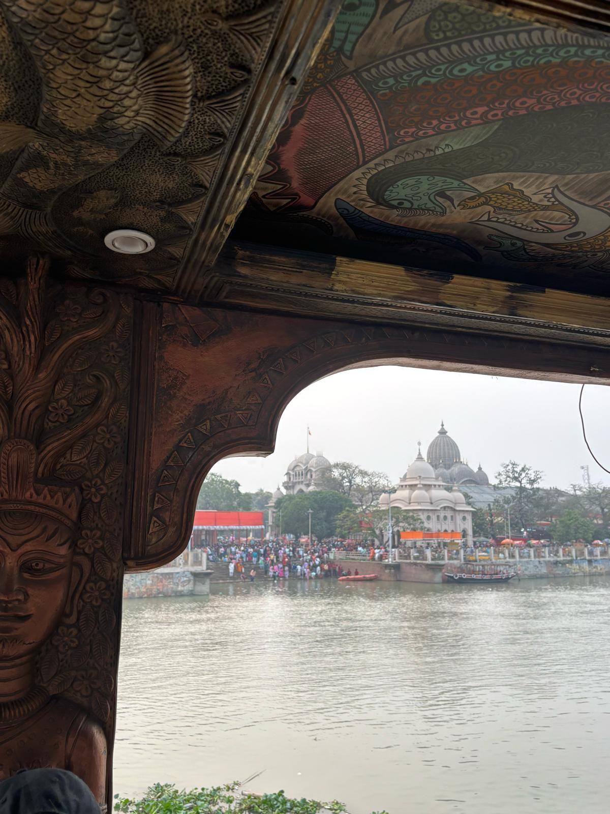 Golygfa o daith afon
