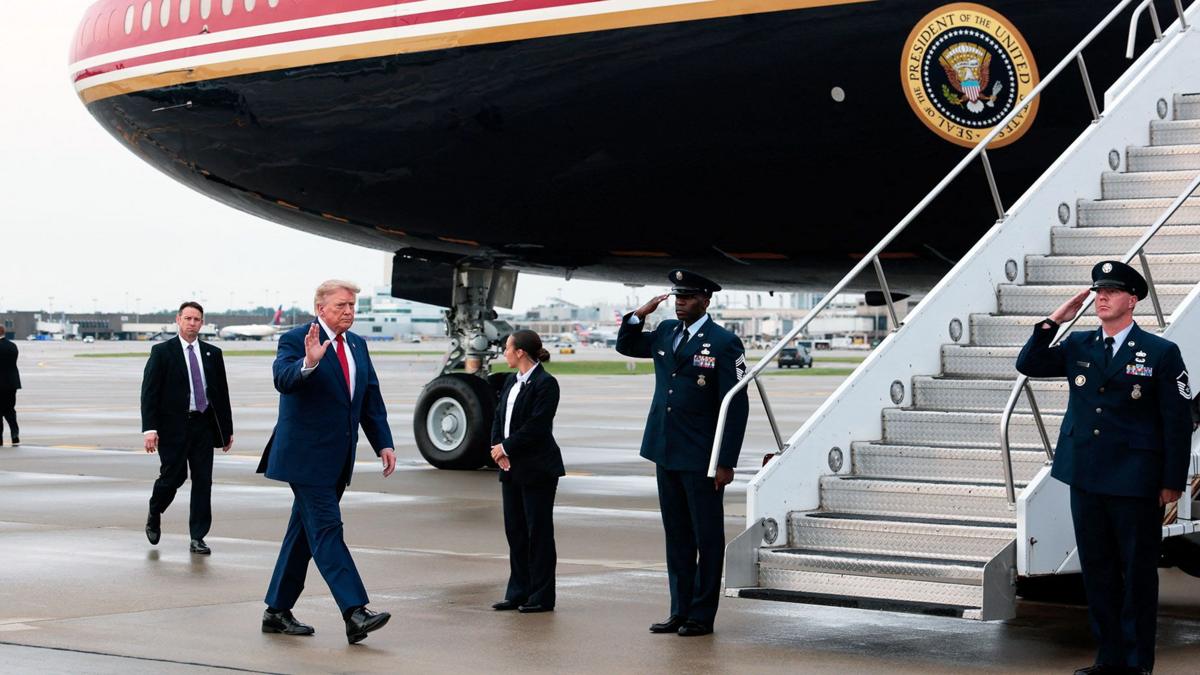 Trump Secretly Switched Planes Over Iranian Missile Threat