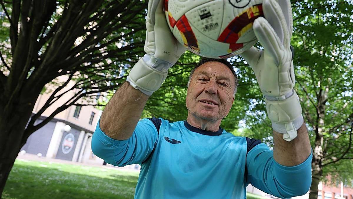 Ángel Mateos González holding a football