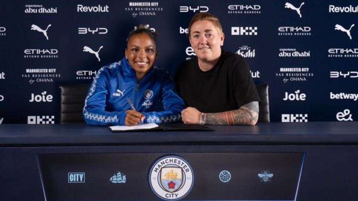 Rico Lewis' sister Sacha turns pro with Man City