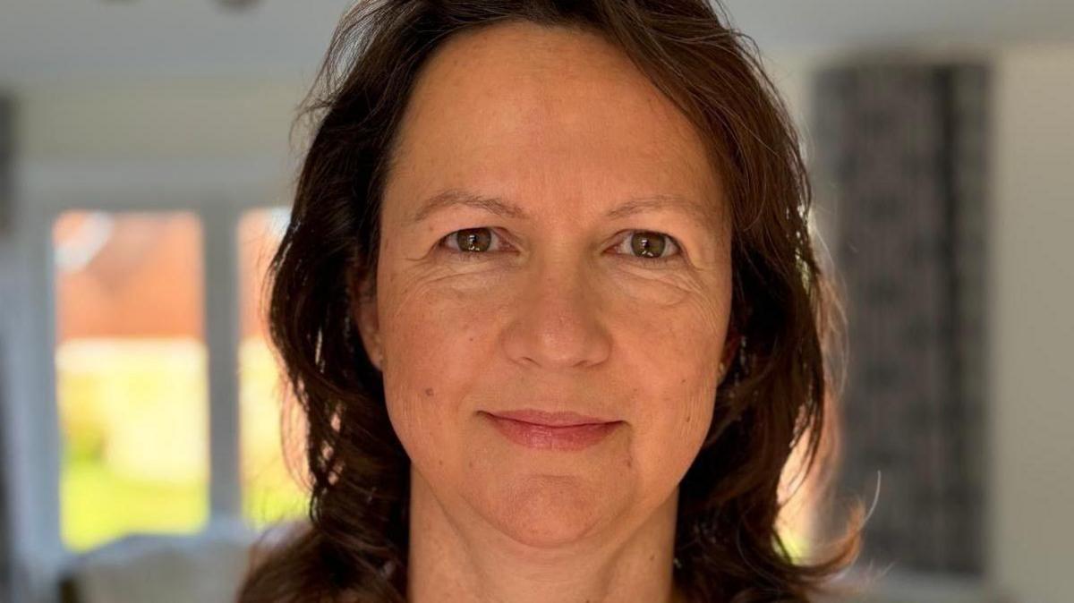 A woman with medium length brown hair