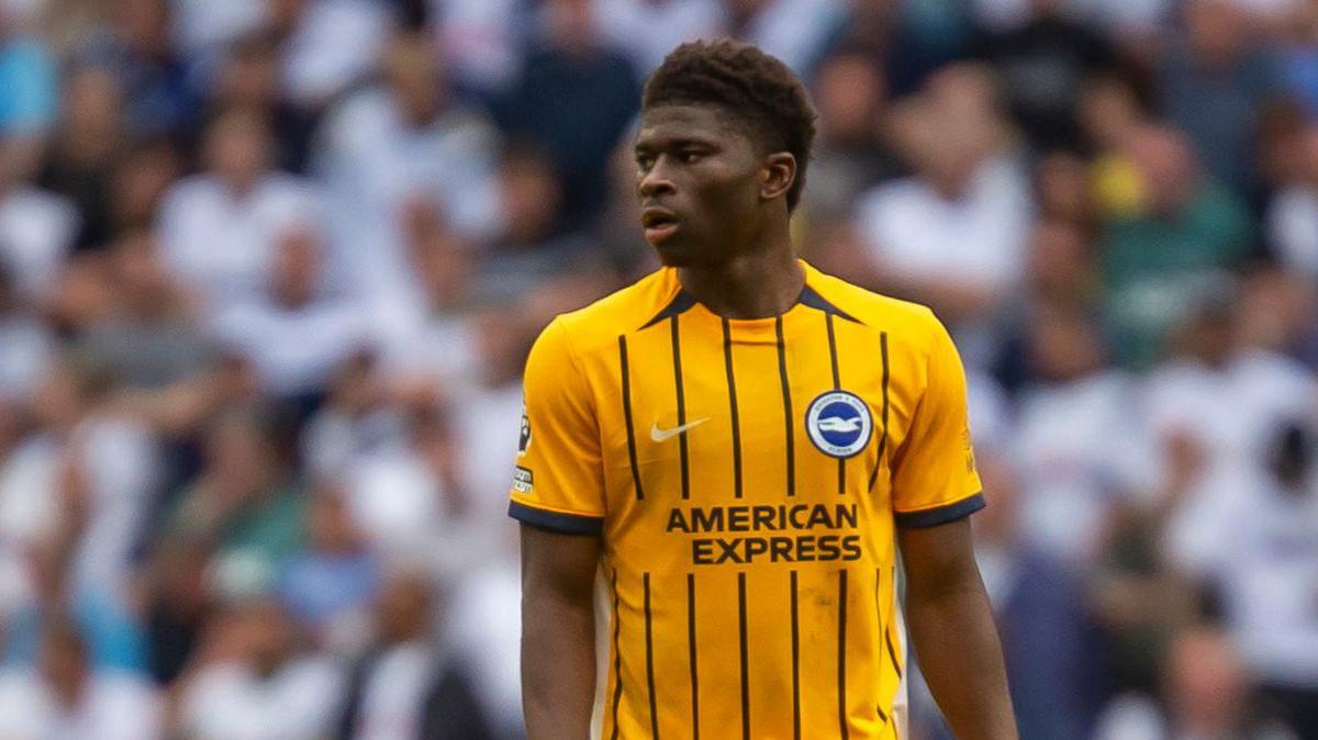 Thần đồng số một Man Utd ngậm ngùi ra đi, HLV Ruben Amorim lập tức đón Carlos Baleba trong 24 tới?