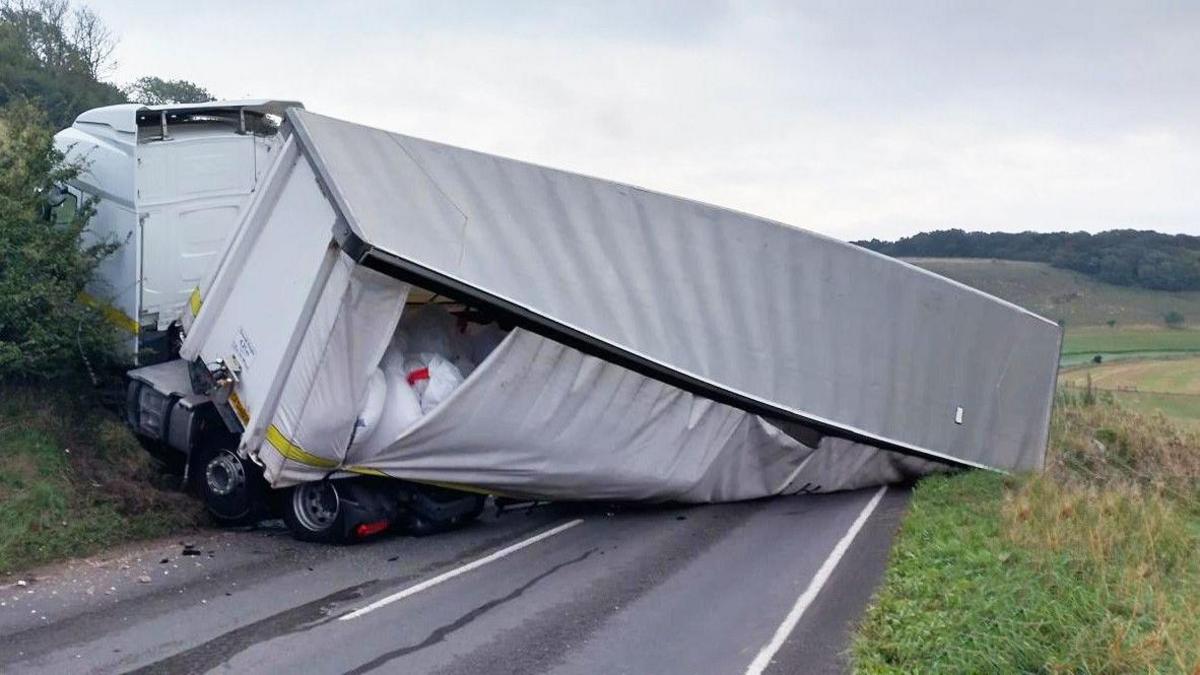 Overturned lorry in Findon