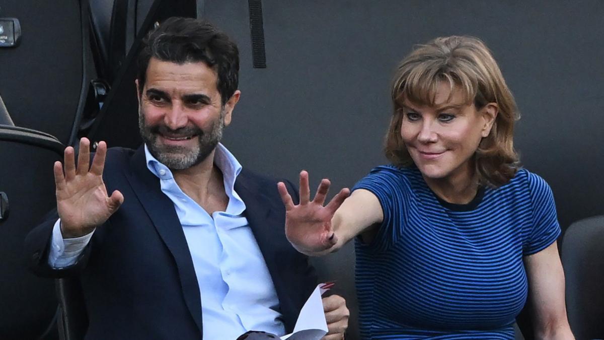 Gold family agree to sell West Ham stake to Staveley