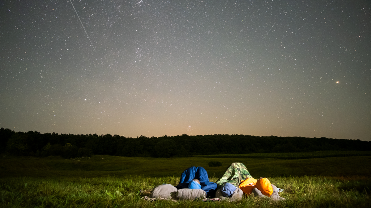 People watching stars