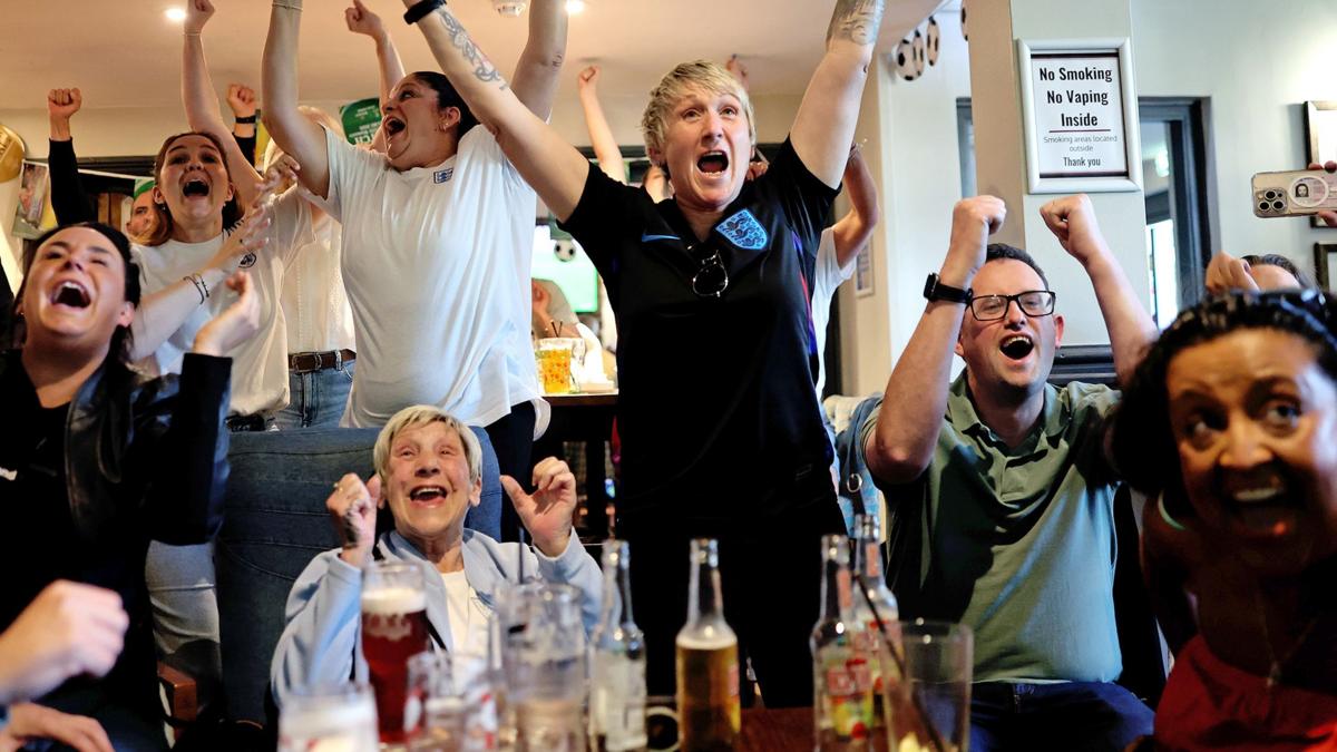 UK Pubs to Stay Open Until 5am for England-Mexico Match