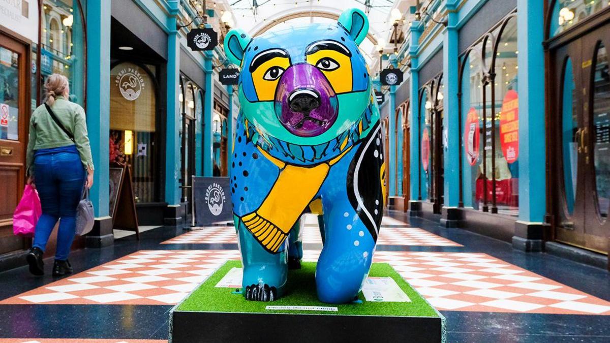 Bear statue at Great Western Arcade