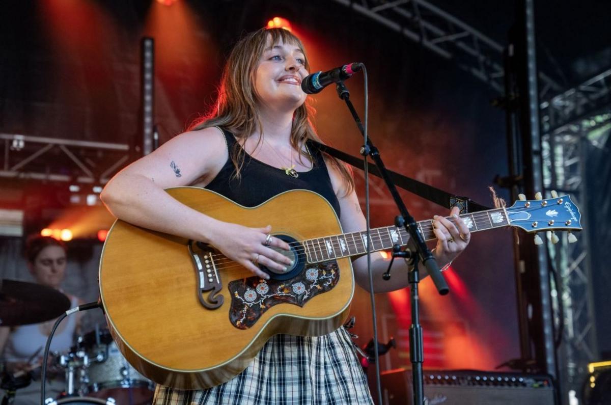 Nell Mescal with a guitar