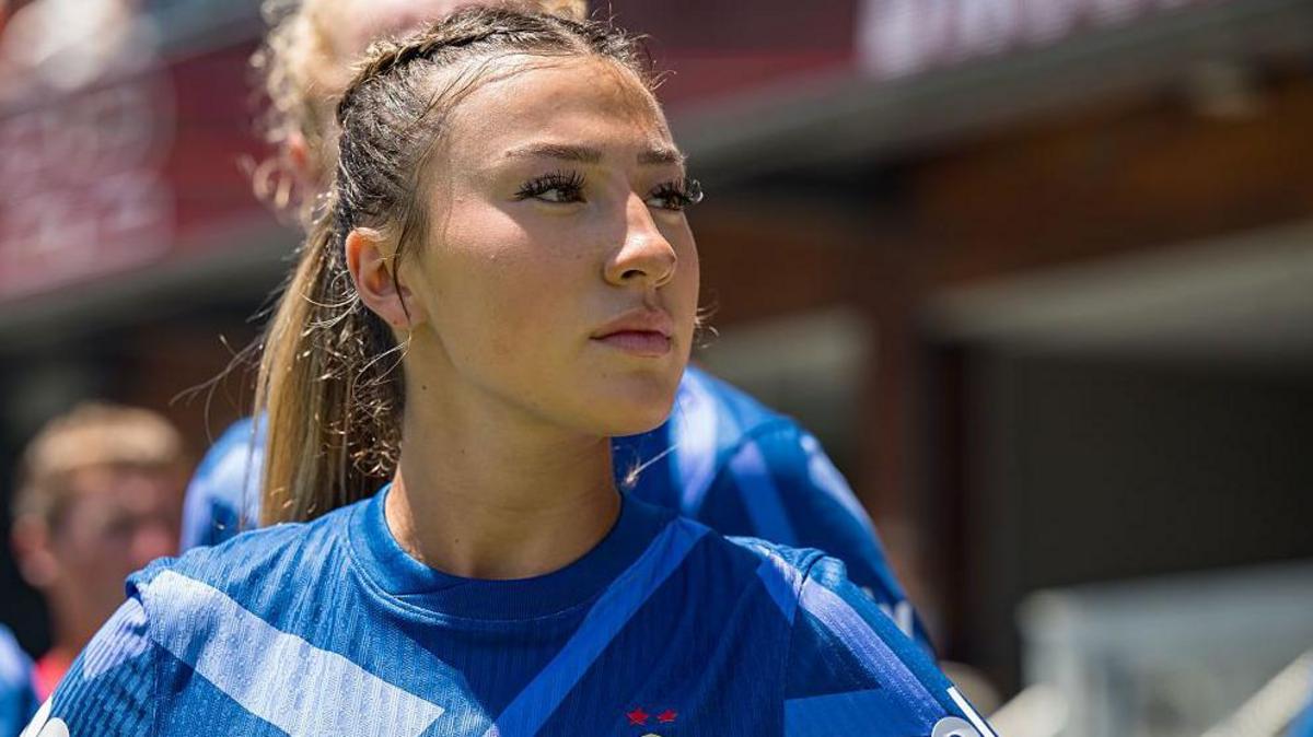 Parkinson pulls out of England U-20 camp, stays with Courage