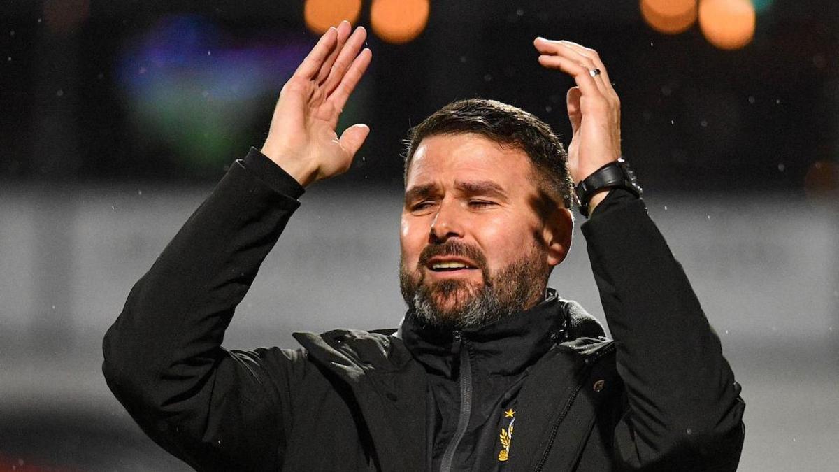 David Healy: Linfield manager 'frustrated' with draw at Larne - BBC Sport