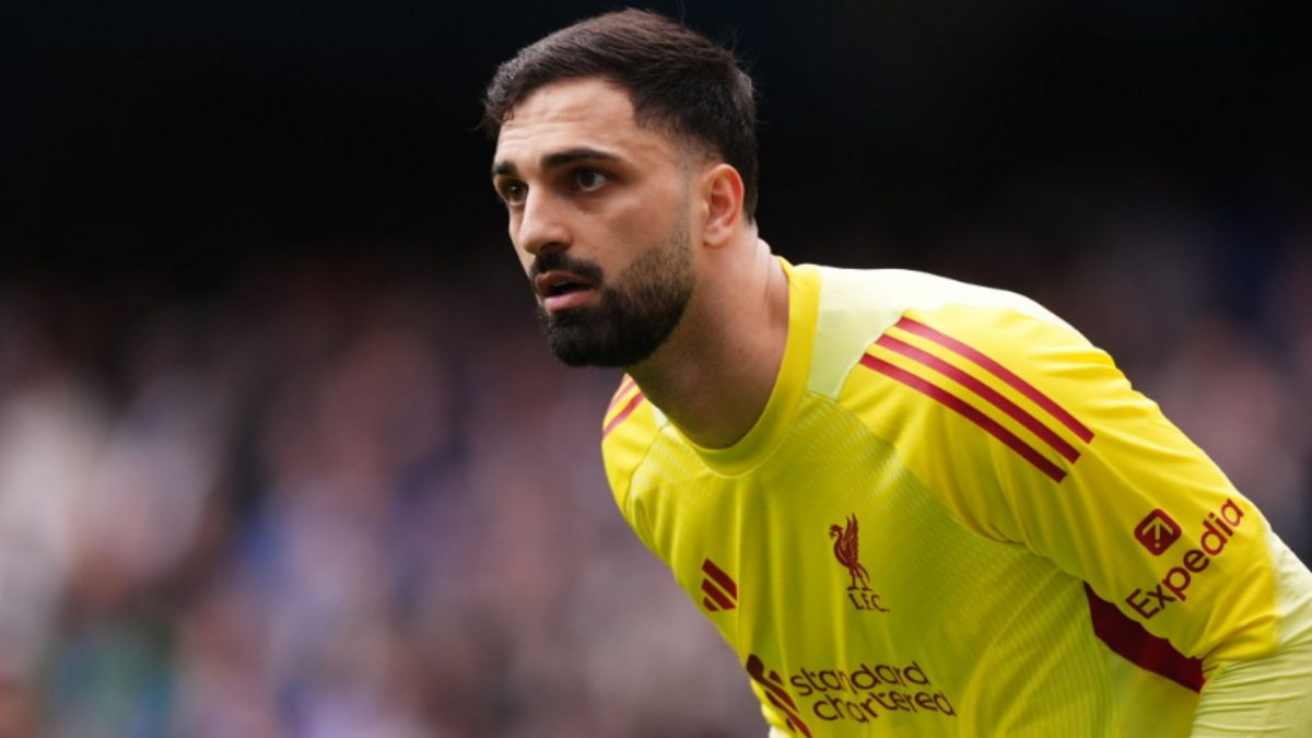 Portero del Liverpool multado por usar el móvil al volante en la autopista