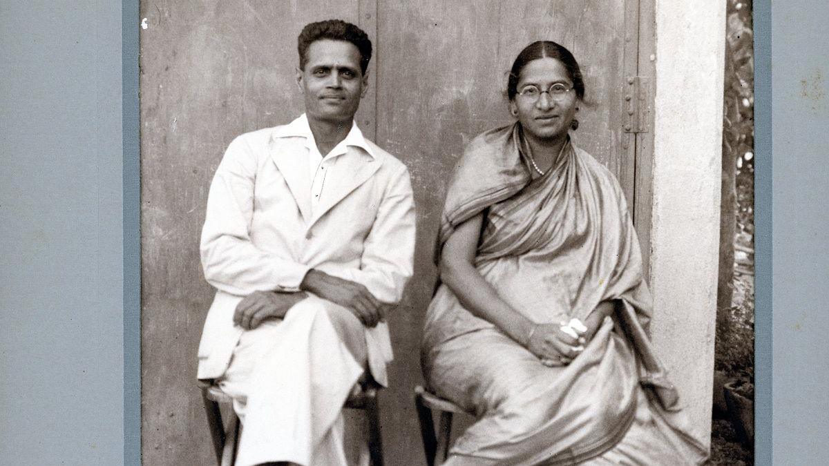 A black and white photo of Irawati Karve and her husband, Dinkar.