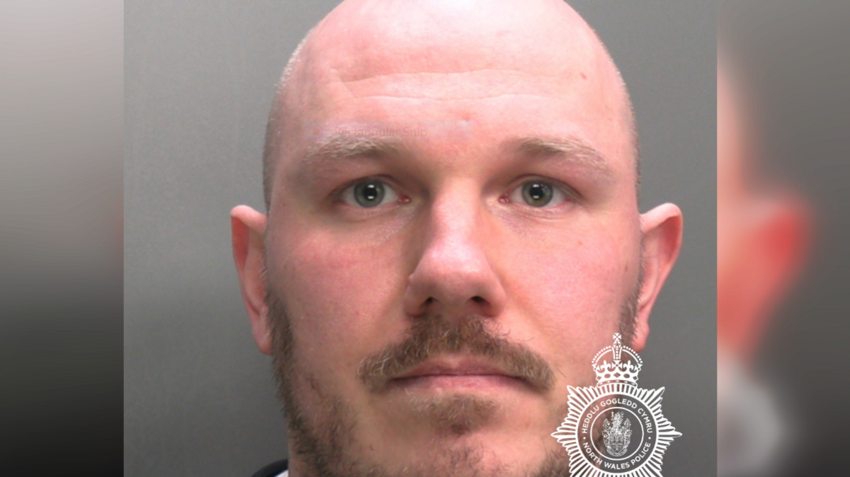 Llun ddalfa'r heddlu o Miles Cross