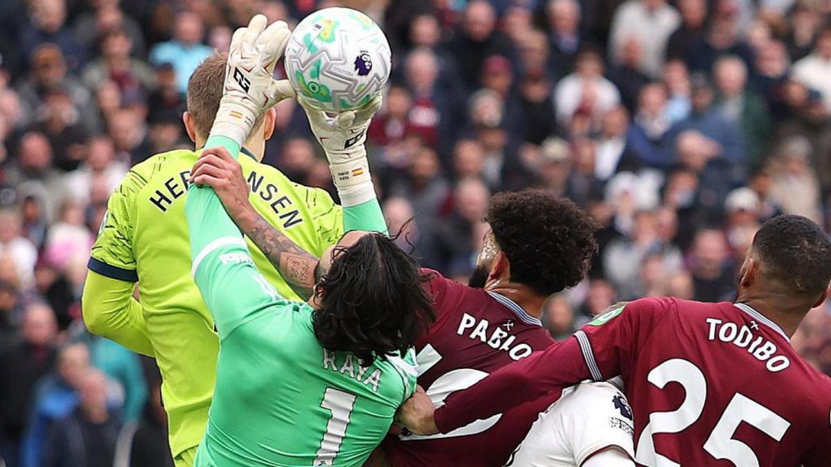 El caos del córner en la Premier League: cinco posibles faltas en una sola jugada analizada al detalle