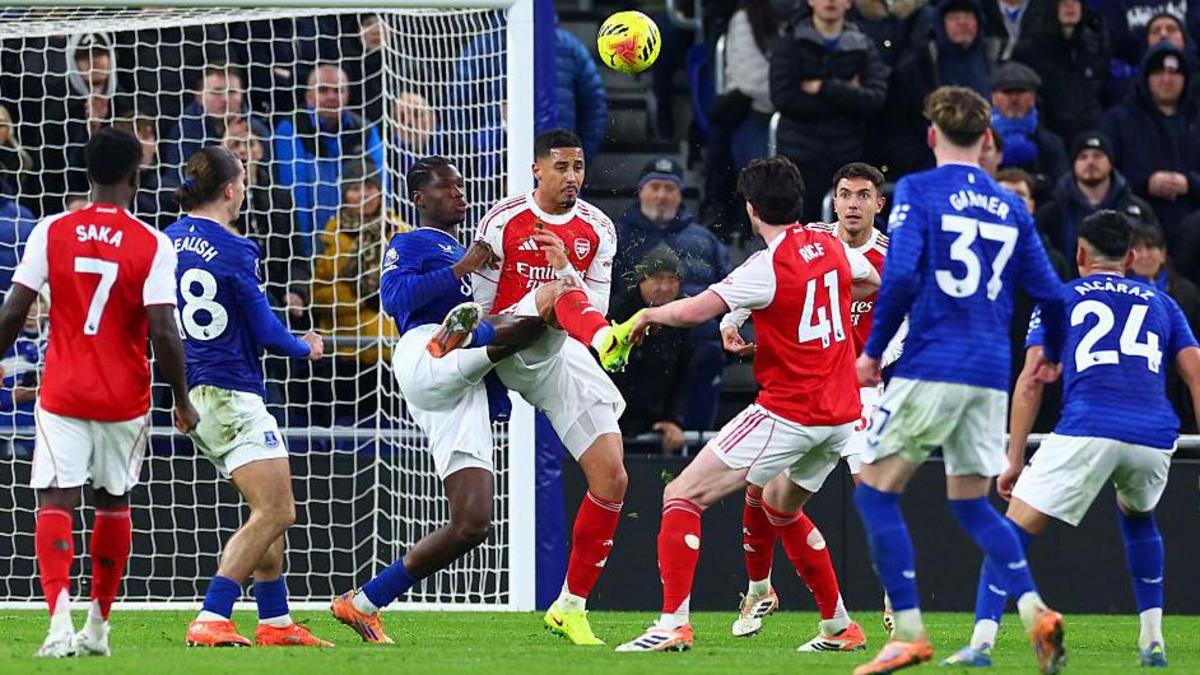 Los errores del VAR que beneficiaron al Arsenal: tarjetas rojas y penaltis no pitados