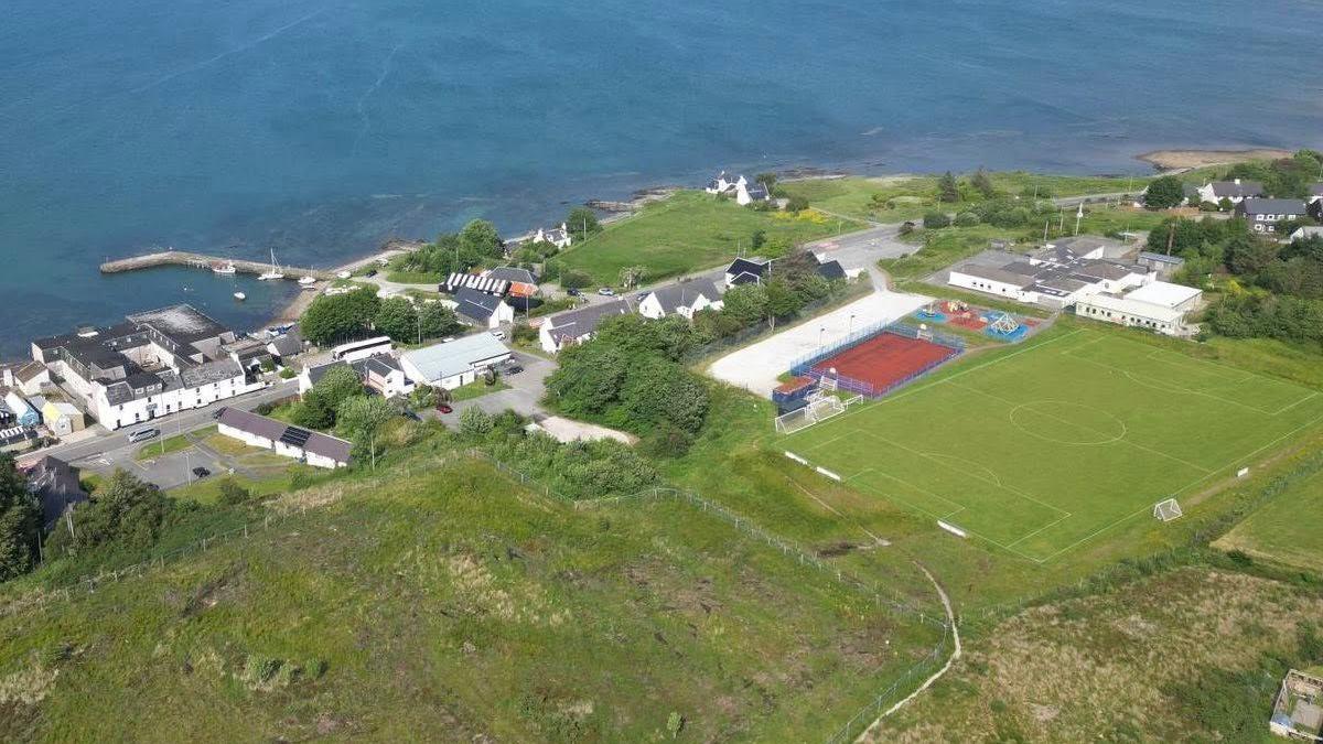 A' phàirc a thèid a leasachadh is làrach na sgoile ùire a bhios ann