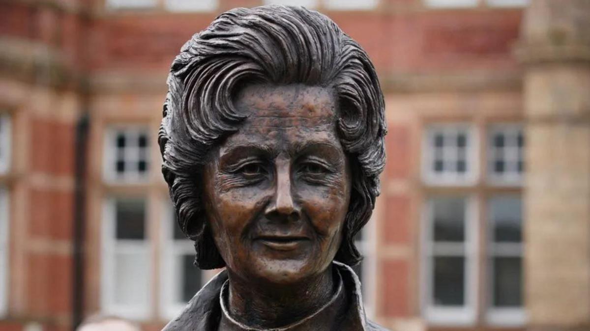 Close up on the face of the bronze Barbara Castle statue