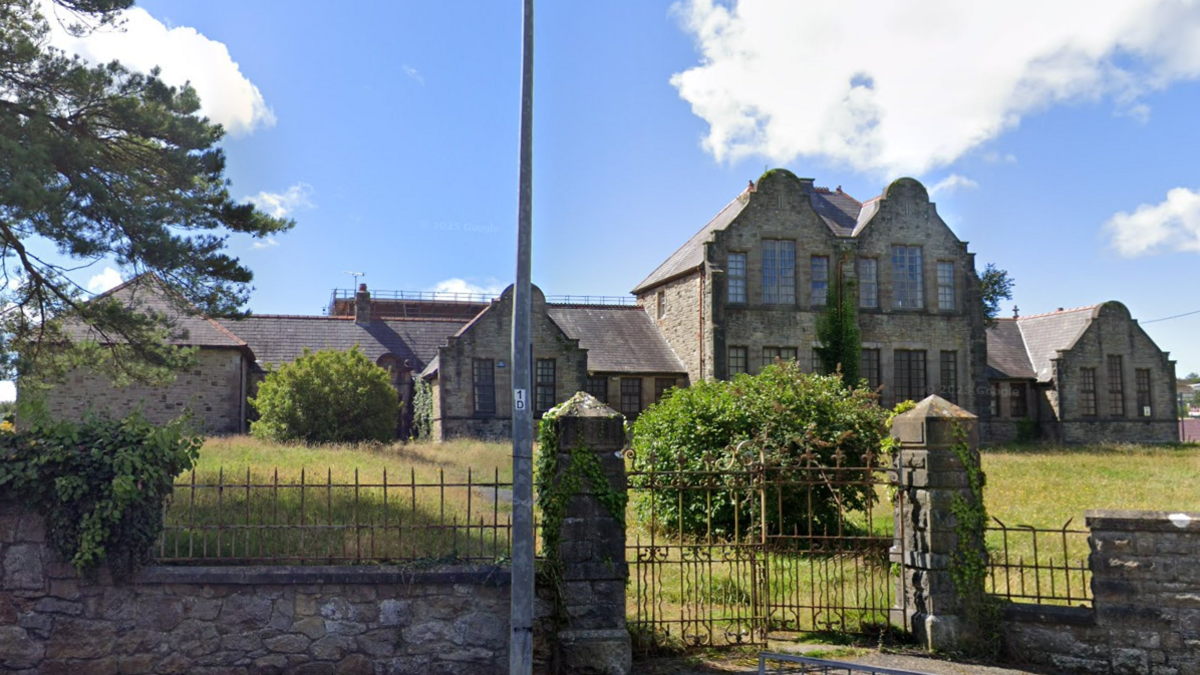 Canolfan Penrallt, Llangefni