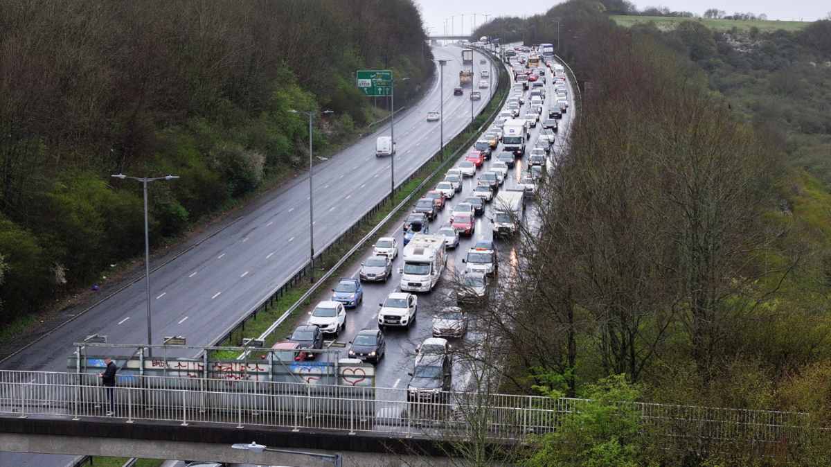 Vehicles queueing eastbound on the A27