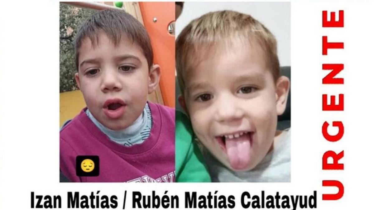 A "missing" poster showing two photos of Izan and Rubén Matías, with their names written underneath in black text and "urgente" written in red at the side