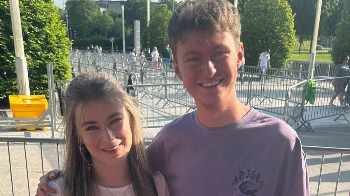 Laura and Sam outside the SSE Arena in Belfast ahead of Girls Aloud's first concert in the city for more than a decade