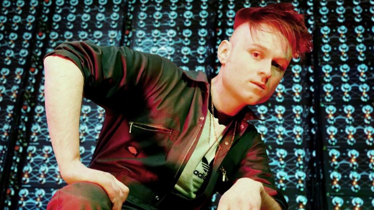 Look No Computer sitting on one of his musical machines