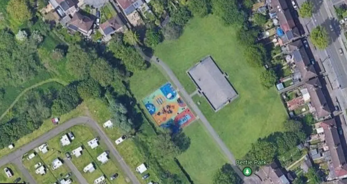 Google maps - aerial view of Bertie Place off Abingdon Road, lots of green space bordered by houses