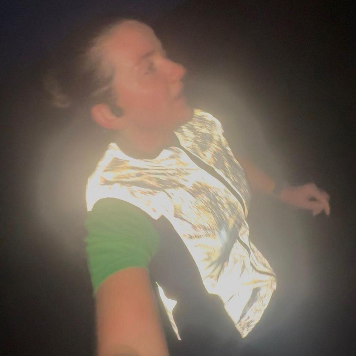 Hyfforddi yn y glaw ym misoedd tywyll y gaeaf