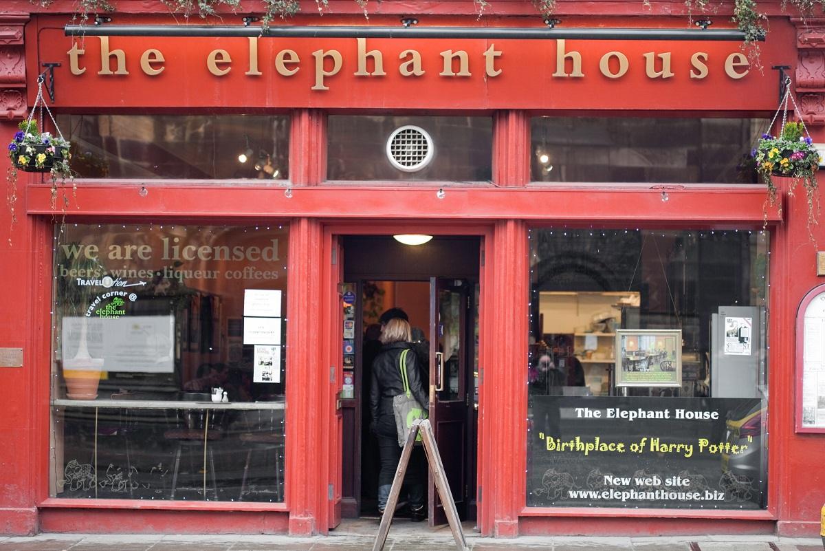 front of elephant house cafe