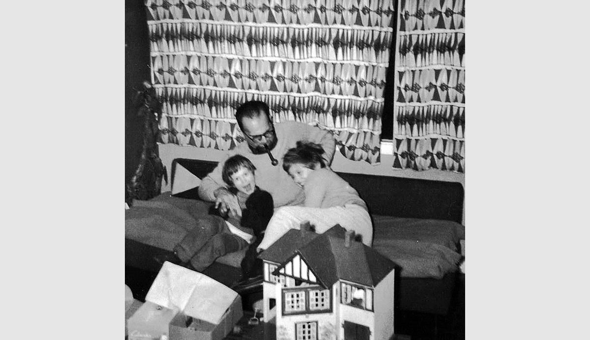 Edward Herzbaum/Hartry with his children