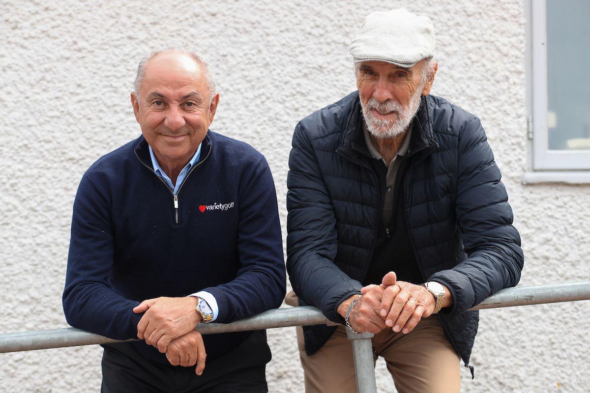 Ossie Ardiles and Ricky Villa leaning on rail