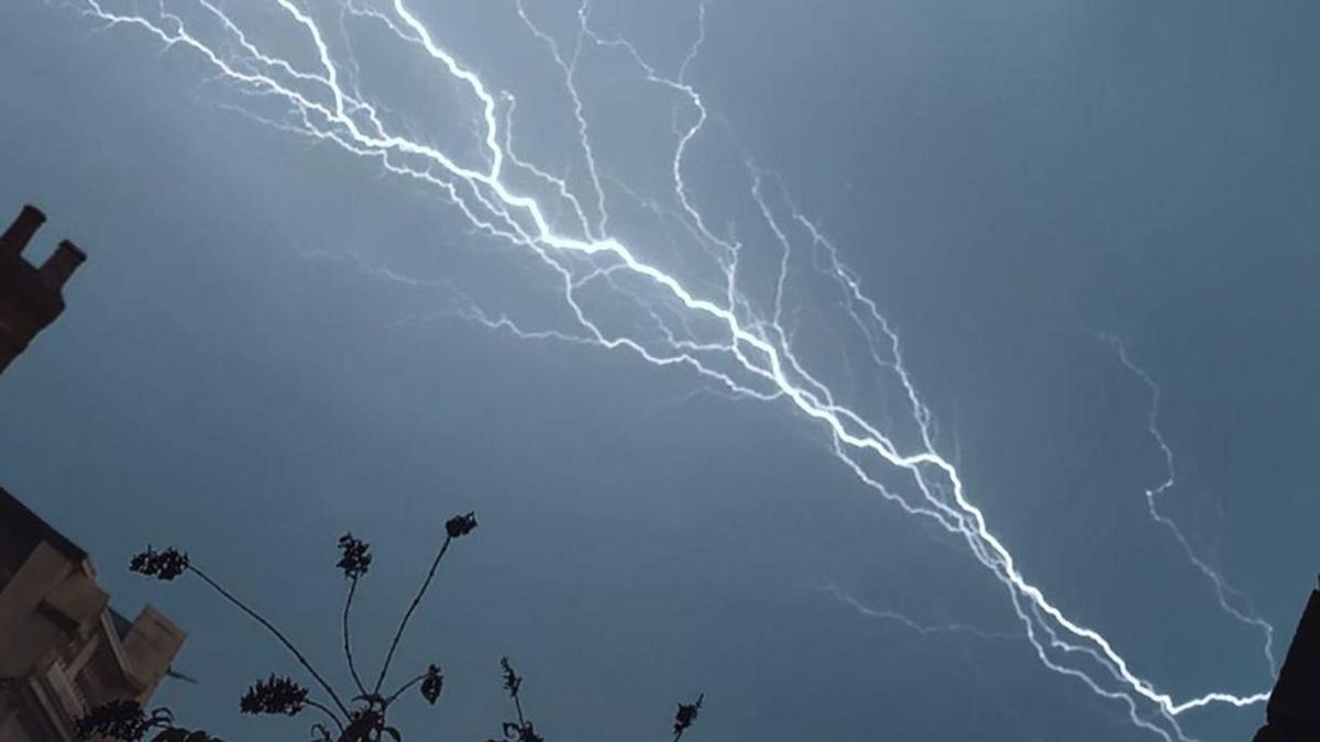 fork lightning in the sky