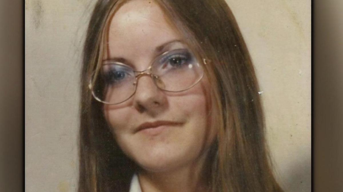 School formal photo of Lynne Weedon, wearing school uniform and glasses. Her hair is long and loose.