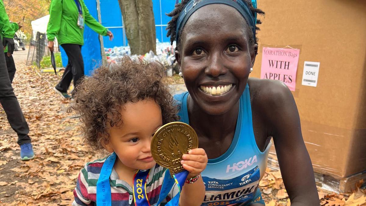 Aliphine Tuliamuk and her daughter Zoe at the New York City marathon in 2022