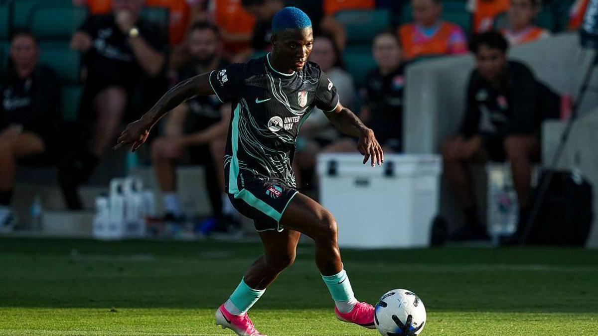 Why are there so few African players in the WSL?