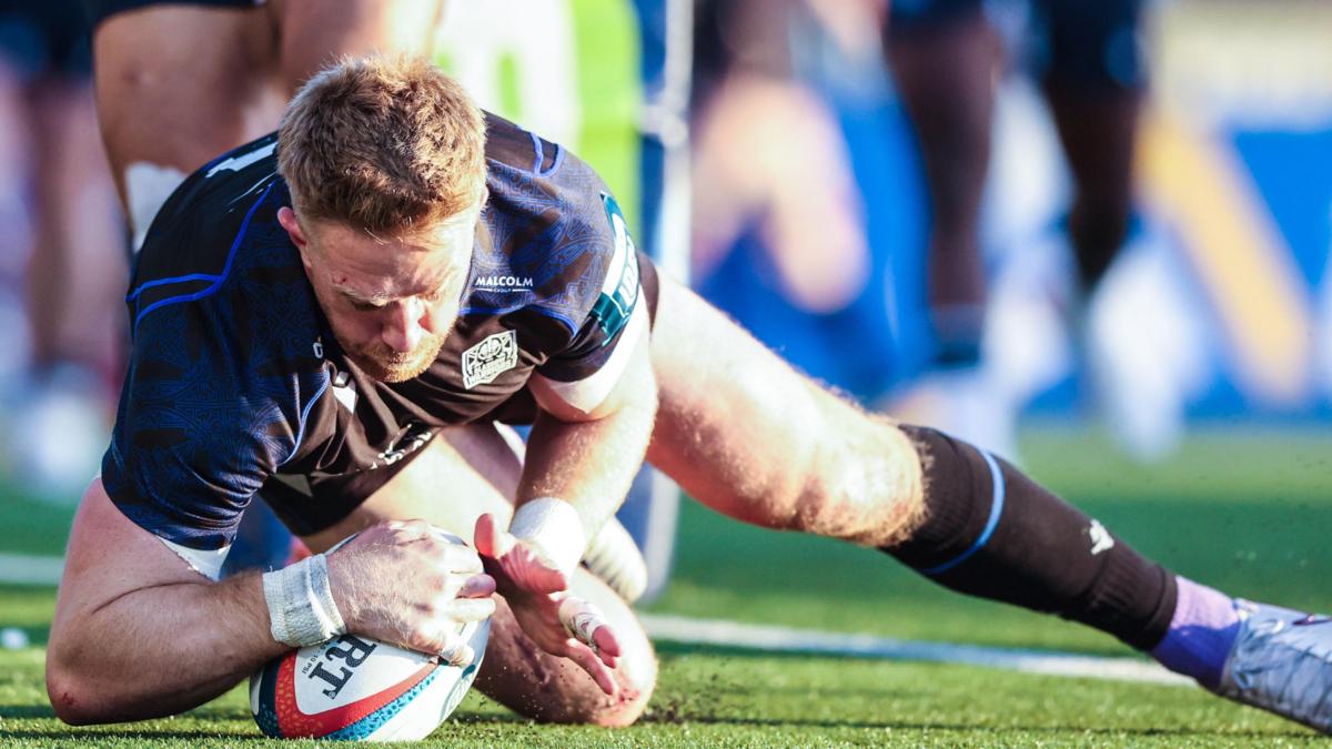 Glasgow battle past Connacht to reach URC semi-finals