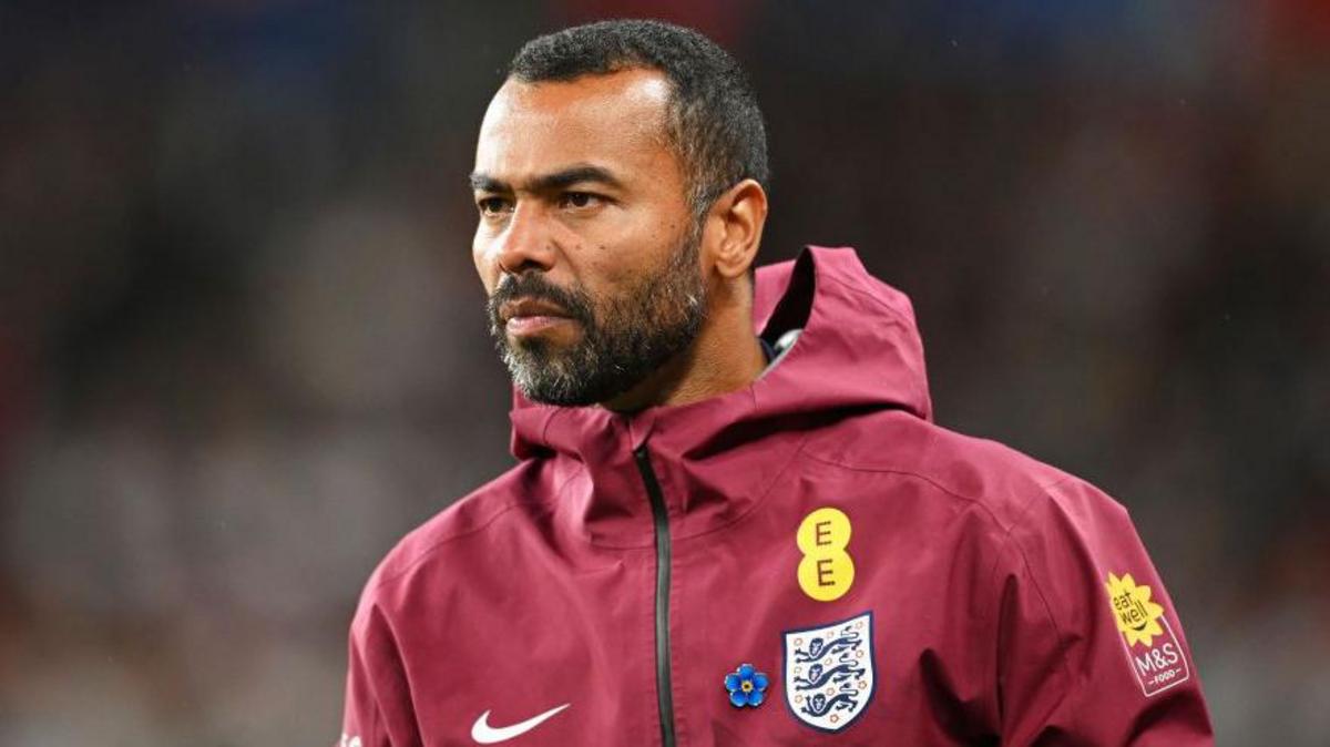 Ashley Cole da el salto a los banquillos: nuevo entrenador del Cesena en la Serie B italiana