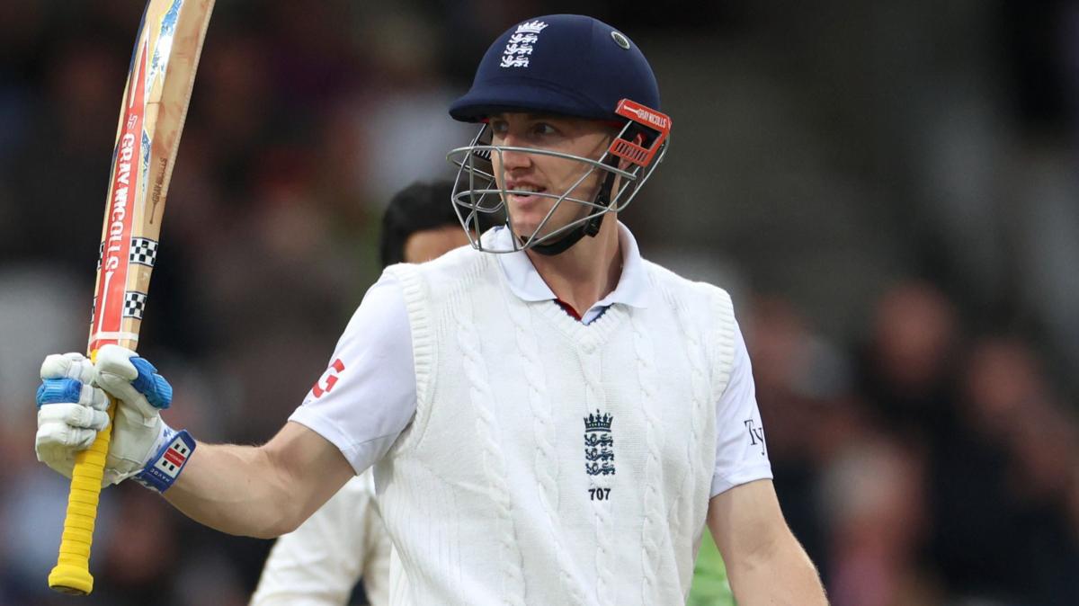 Sparkling Brook builds England lead over Pakistan